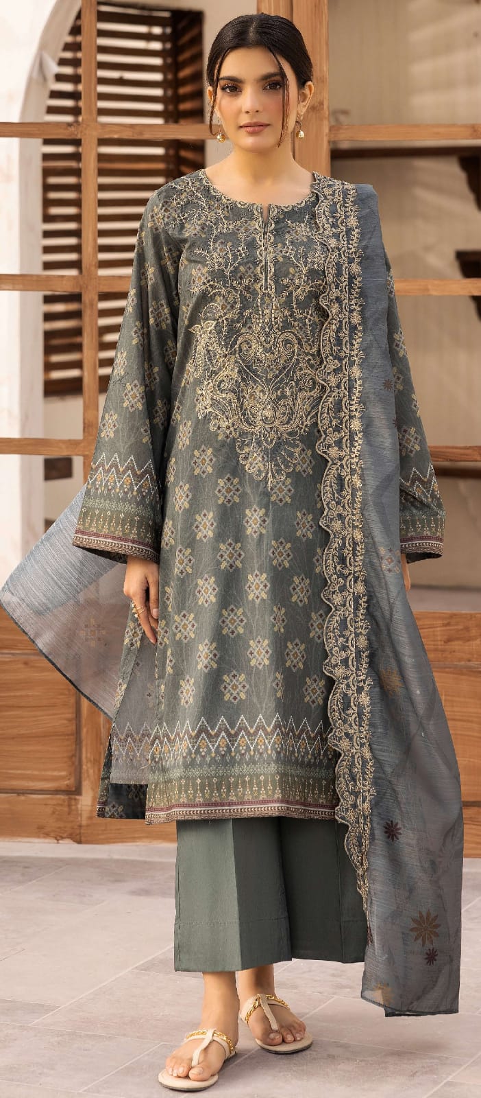 Motifz Embroided Shirt with Cutwork Embroided Duppata Lawn 3pcs Unstitched